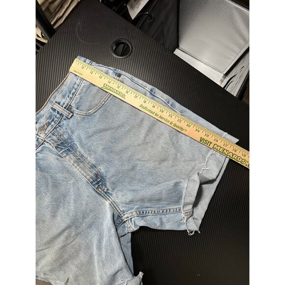 Vintage Levi’s Jean Shorts Relaxed Straight - Cutoff Jorts Fits 34 Waist - Picture 7 of 13